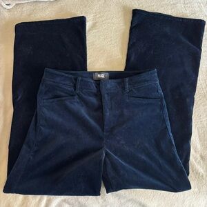 Paige high-rise straight leg velour pants
Navy blue
Size 29